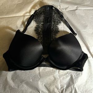 Victoria’s Secret bombshell bra
